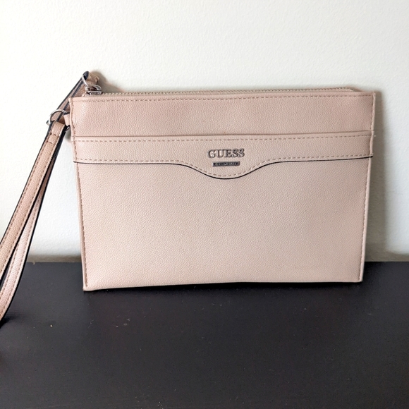 Guess wristlet - Picture 1 of 4